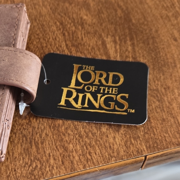 Elegant Tan Wallet with Leaf Accent - Picture 11 of 12